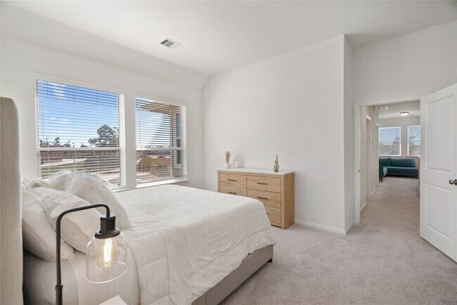Building Photo - 648 Silver Pear Ct