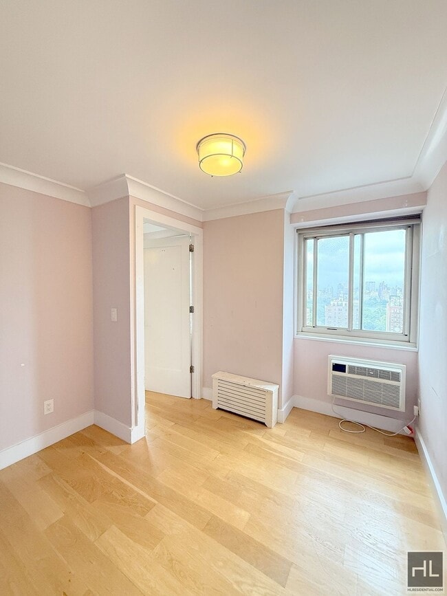 Building Photo - No fee 2 bed 1 bath with balcony - WEST 93 STREET