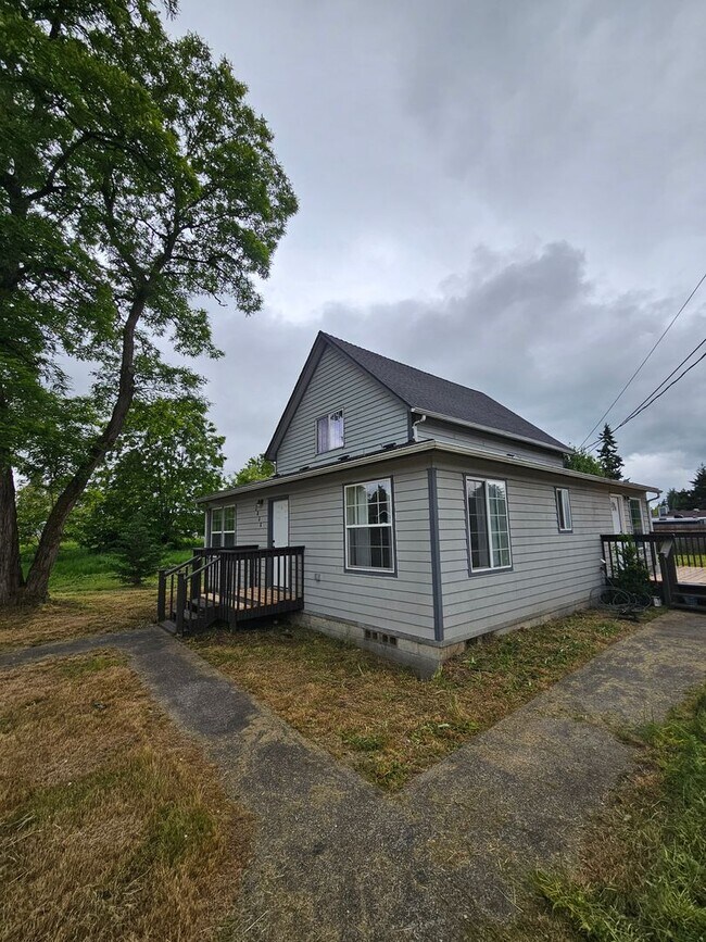 Building Photo - Serene 4 bedroom farmhouse in a quiet country neighborhood completely renovated