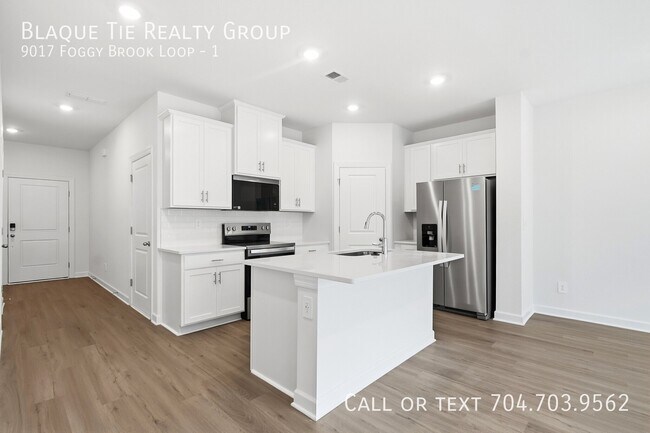 Building Photo - 9017 Foggy Brk Lp