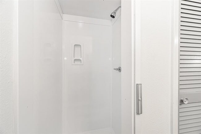 Building Photo - 735 Reseda Dr