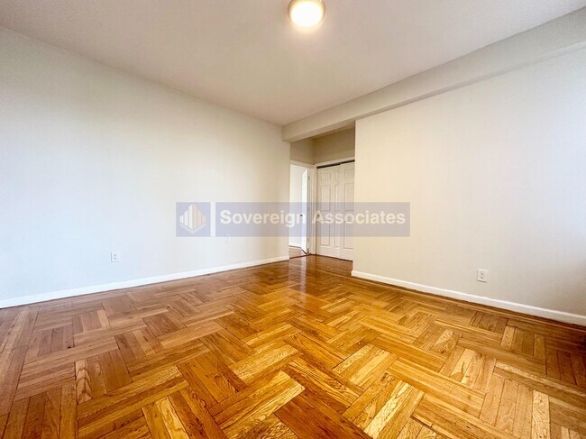 Foto del edificio - 1544 Gillespie Avenue