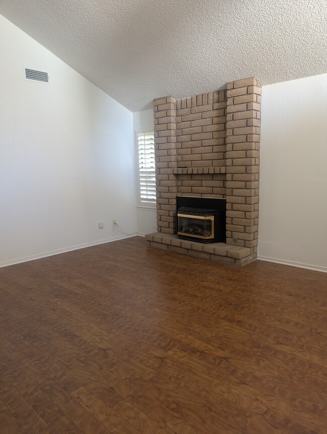 Building Photo - 2803 W Celeste Ave