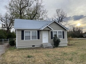 Building Photo - 823 Bridge Ave