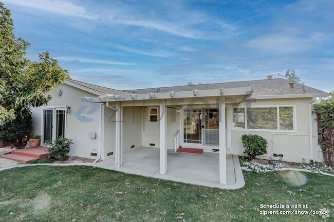 Building Photo - 125 Green Tree Dr