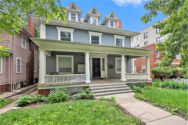 Building Photo - 219 S 38th Ave