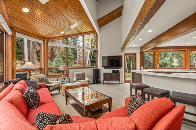 Building Photo - 140 Forest Ln