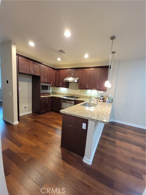 Foto del edificio - 1568 W Artesia Square