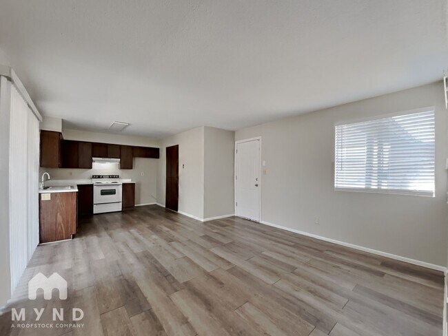 Foto del edificio - 5632 W Comet Ave