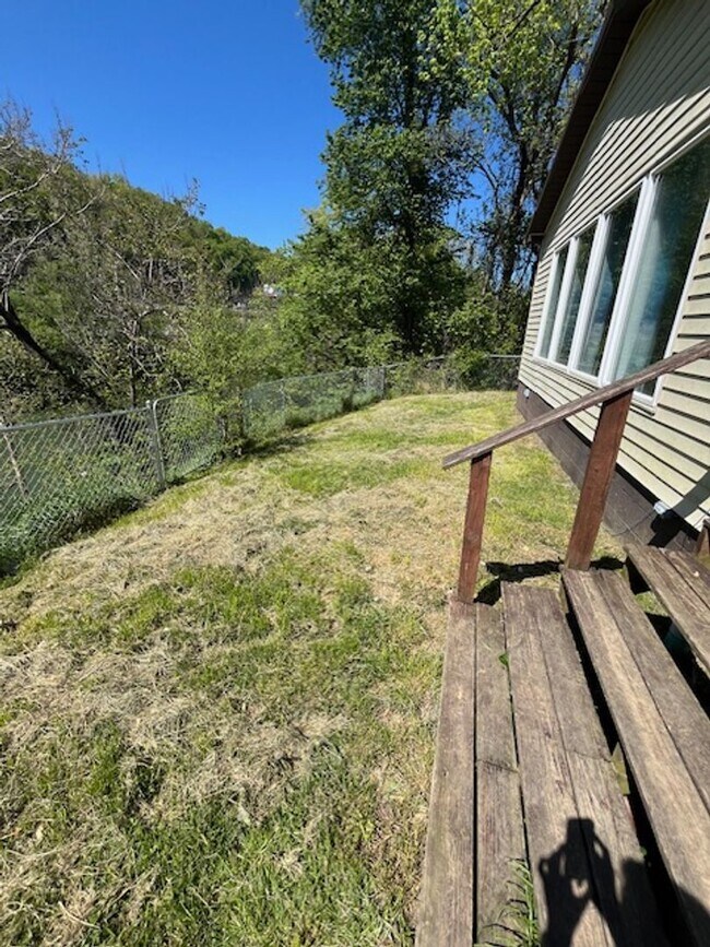 Foto del edificio - River Front! 3 Bedroom/2 Bathroom Home on the Elk River. Beautiful views. 2-Car Garage.