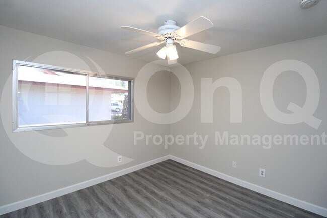 Foto del edificio - 3330 S Pine St