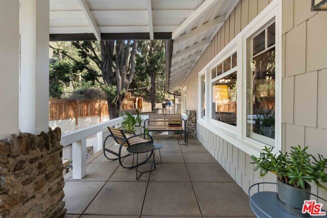 Building Photo - 8050 Jovenita Canyon Dr