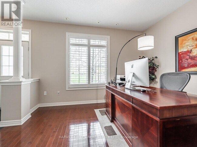 Photo du bâtiment - 42 Rosewood Ave