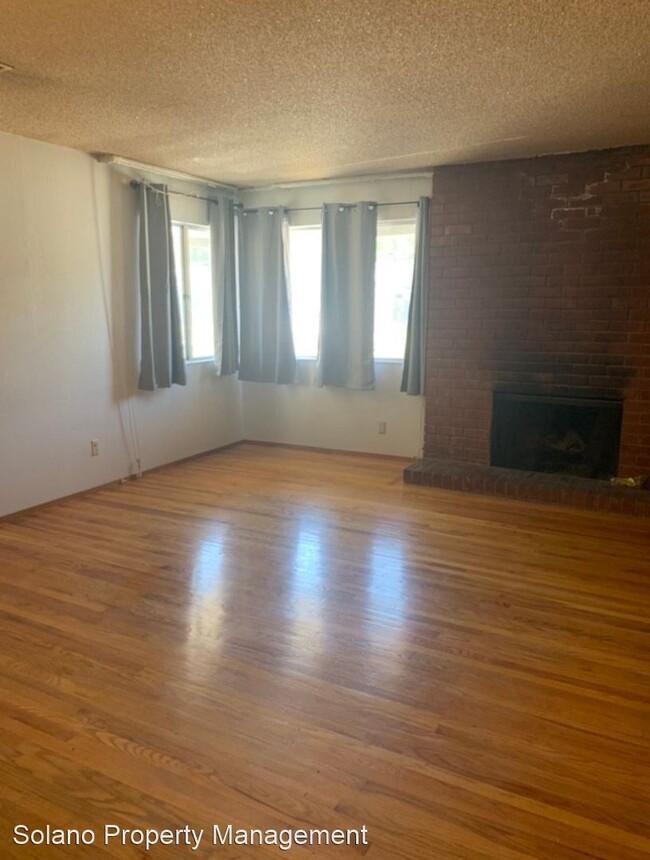 Building Photo - 561 W Monte Vista Ave