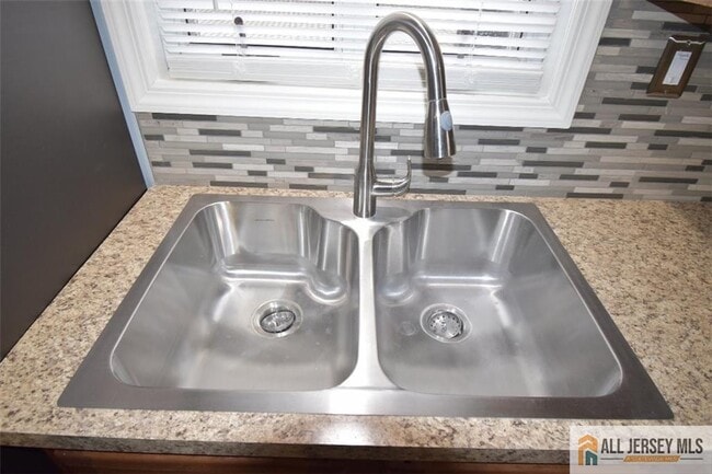 Building Photo - 99 Main St