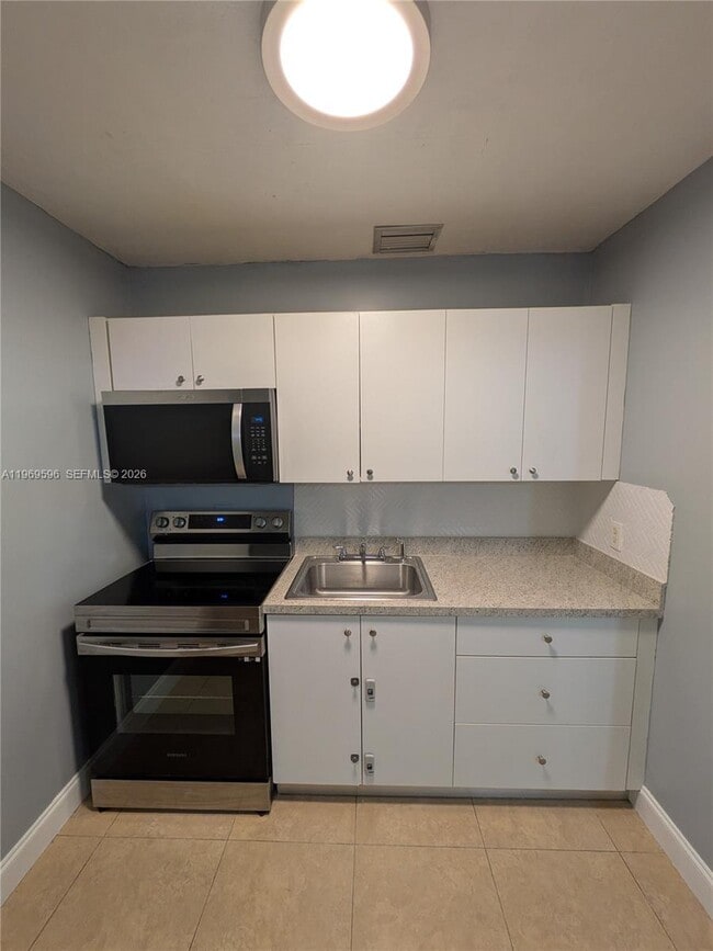 Foto del edificio - 5820 NW 14th Ct