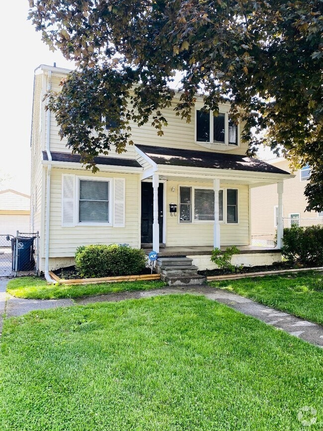 Building Photo - 4702 Mandalay Ave