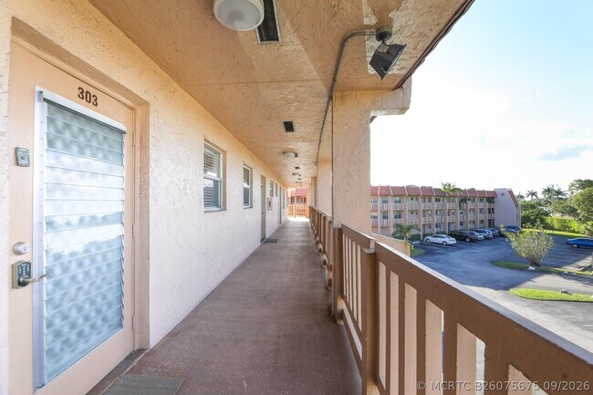 Building Photo - 6850 Royal Palm Blvd