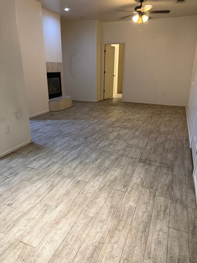 Foto del edificio - 602 Yellow Meadow Ct