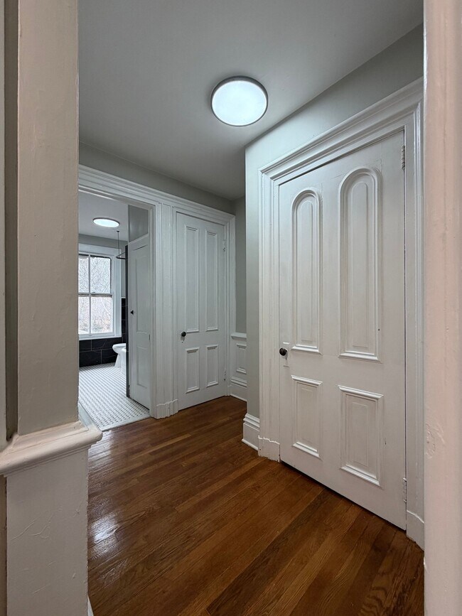 Foto del edificio - 124 E 7th St