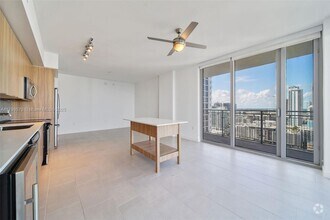 Building Photo - 2150 N Bayshore Dr