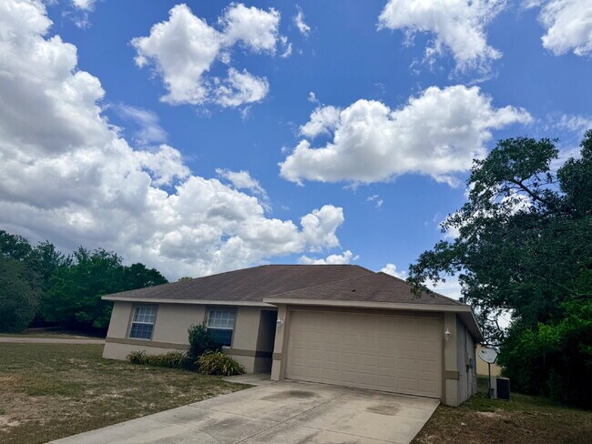 Foto del edificio - 3 Bedrooms, 2 Bathrooms, 2 Car Garage Home For Rent.