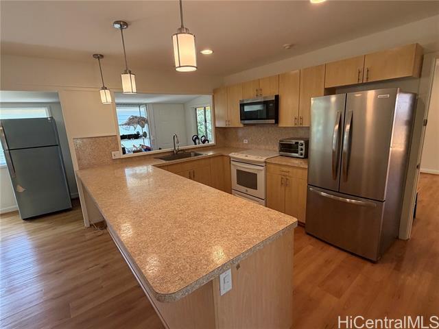 Building Photo - 305 Halaki St