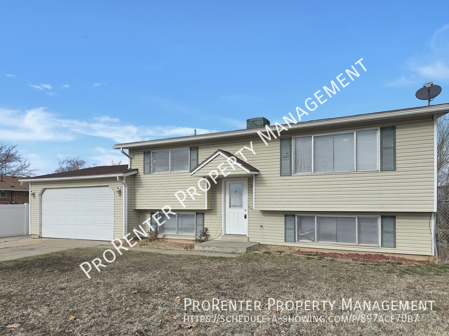 Foto principal - Updated 4 Bed, 2 Bath Layton Home