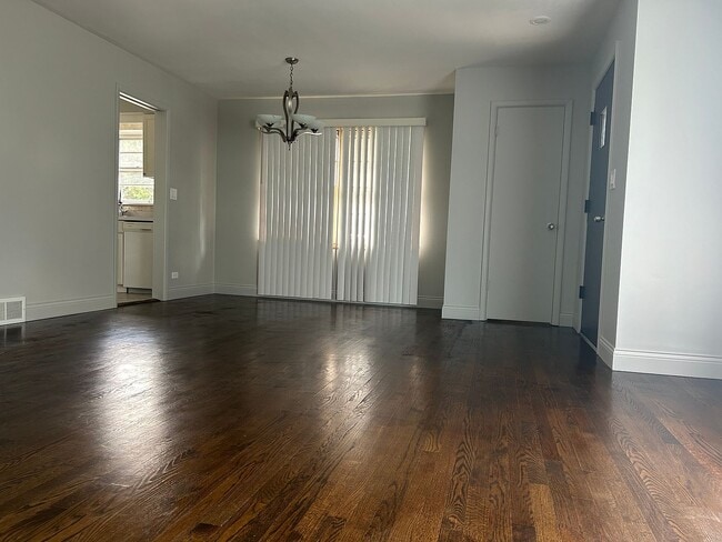 Foto del edificio - 8837 Oketo Ave