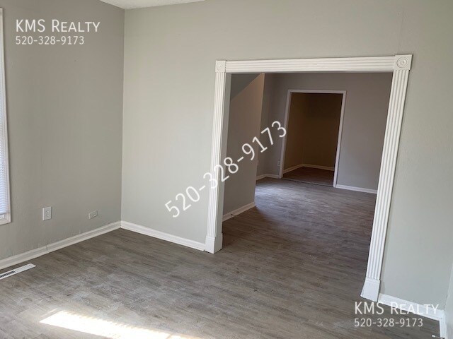 Building Photo - 136 N Topping Ave