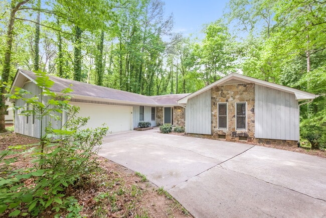 Building Photo - 4765 Banner Elk Dr
