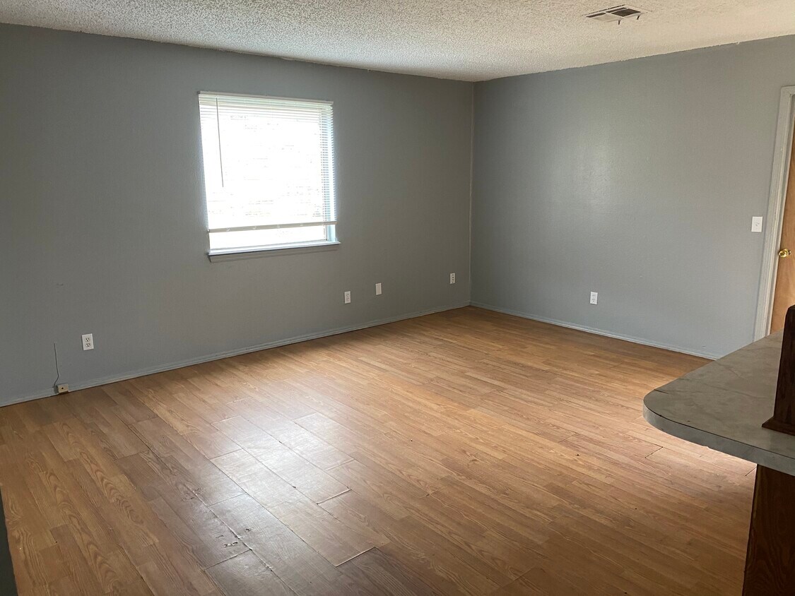 Primary Photo - 112 Brookview Dr