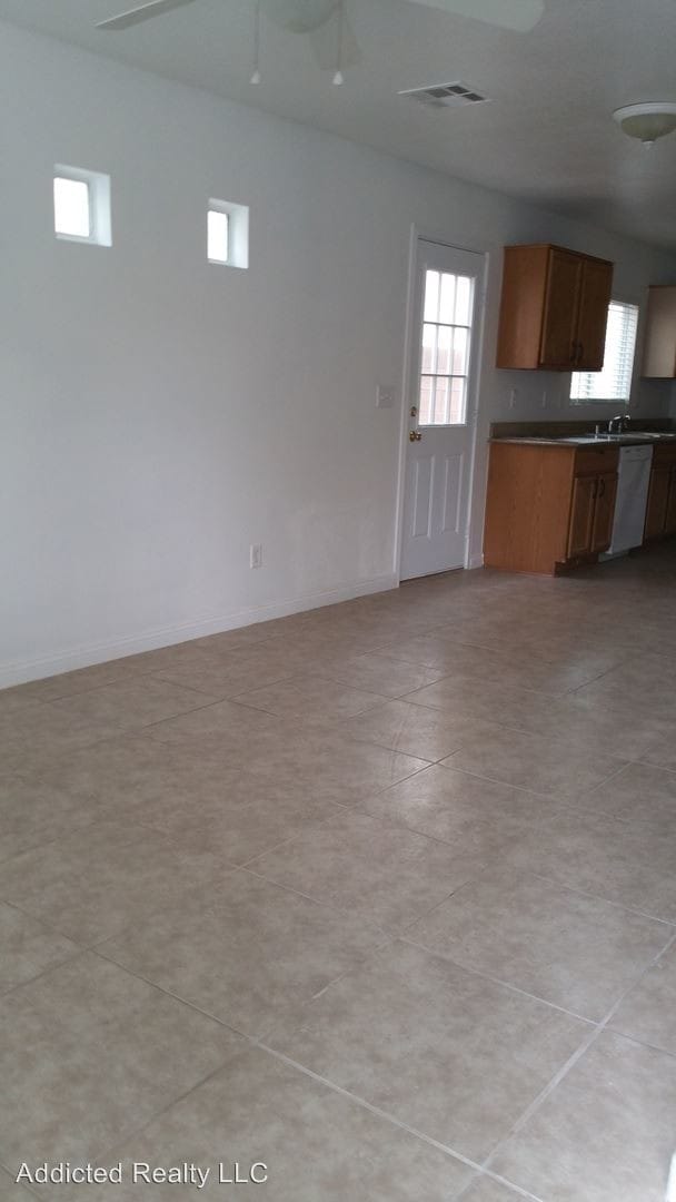 Building Photo - 2 br, 2.5 bath House - 5216 Starter Ave