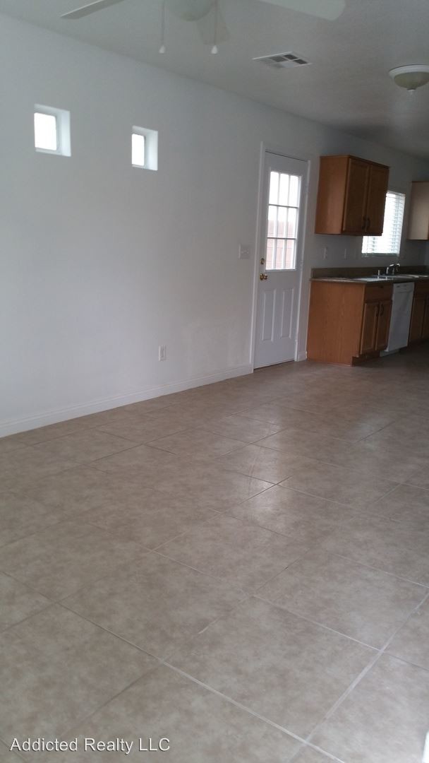 Foto del edificio - 2 br, 2.5 bath House - 5216 Starter Ave