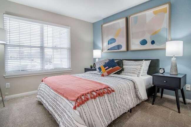 Building Photo - The Landing at Herndon