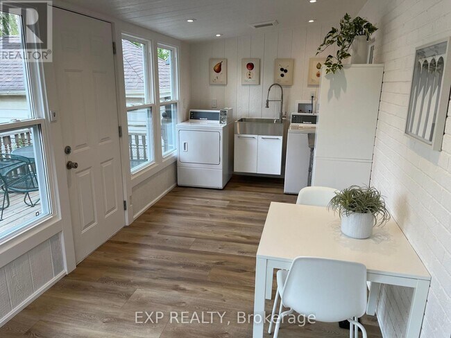 Photo du bâtiment - 179 Paradise Rd N