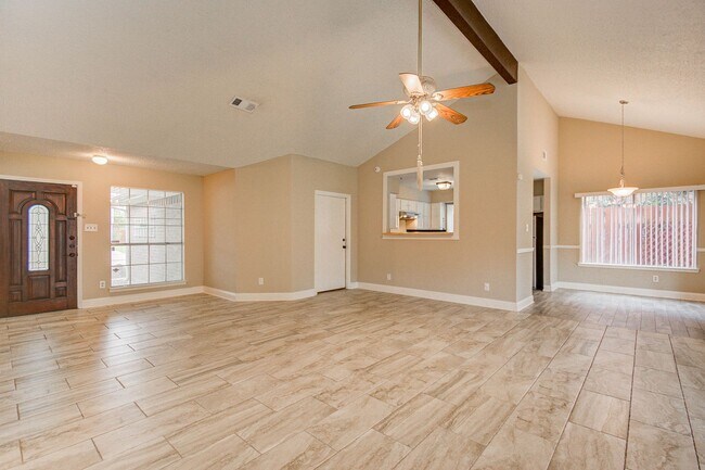 Foto del edificio - Spacious one story home on a corner lot!
