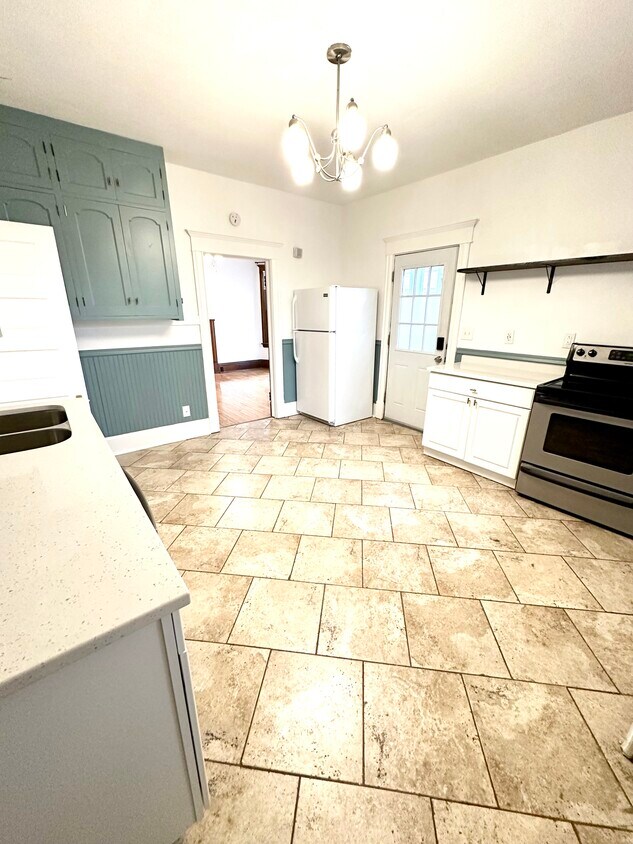 Kitchen - 47 Lowry Ave NE