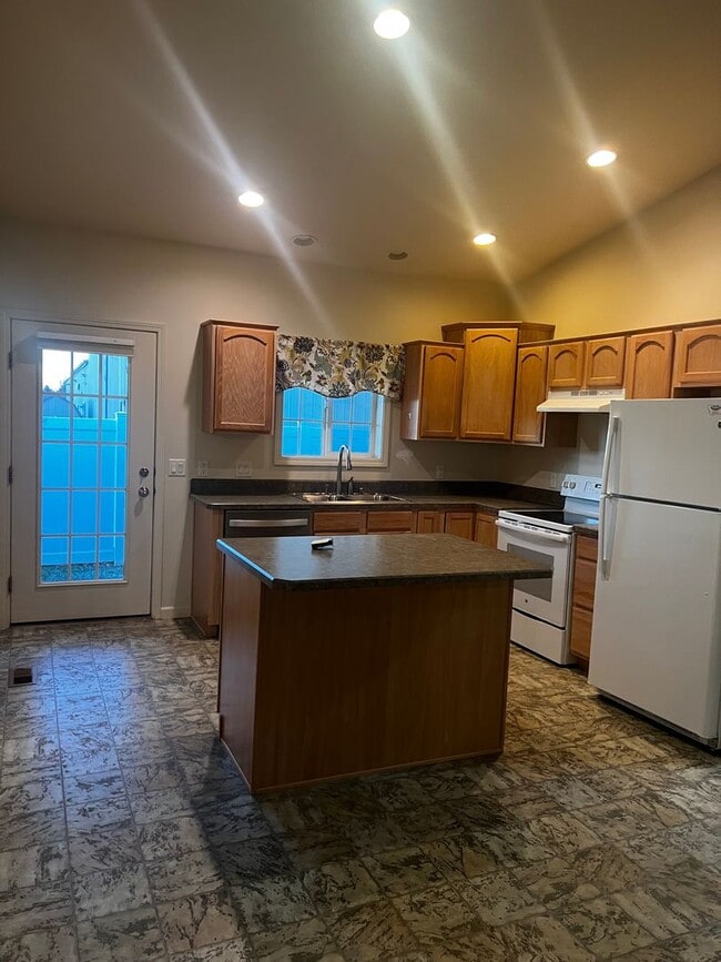 Building Photo - 3142 New Hope Dr