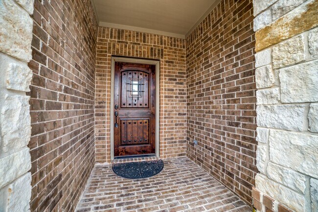 Building Photo - GORGEOUS 4-BEDROOM IN BELTERRA
