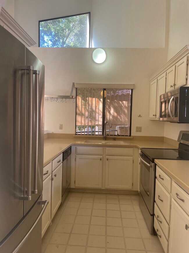 Kitchen - 10301 N 70th St
