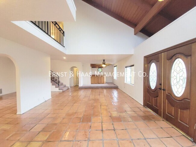 Building Photo - Rare and Unique 5 Bedroom 4 Bath Home in P...