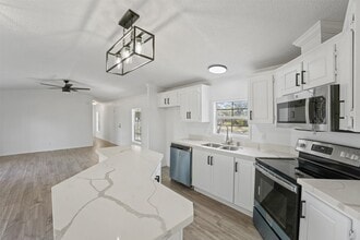 Building Photo - 23239 Lakeside Dr