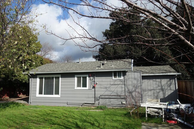 Building Photo - 66 Birch Ln