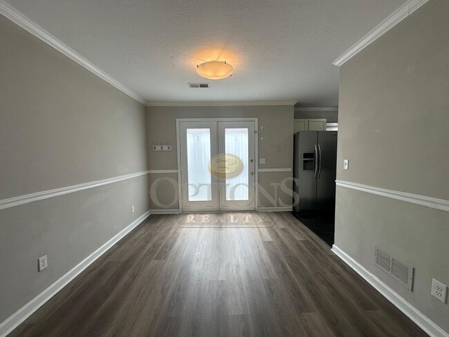 Building Photo - 2BR Townhouse in Roswell