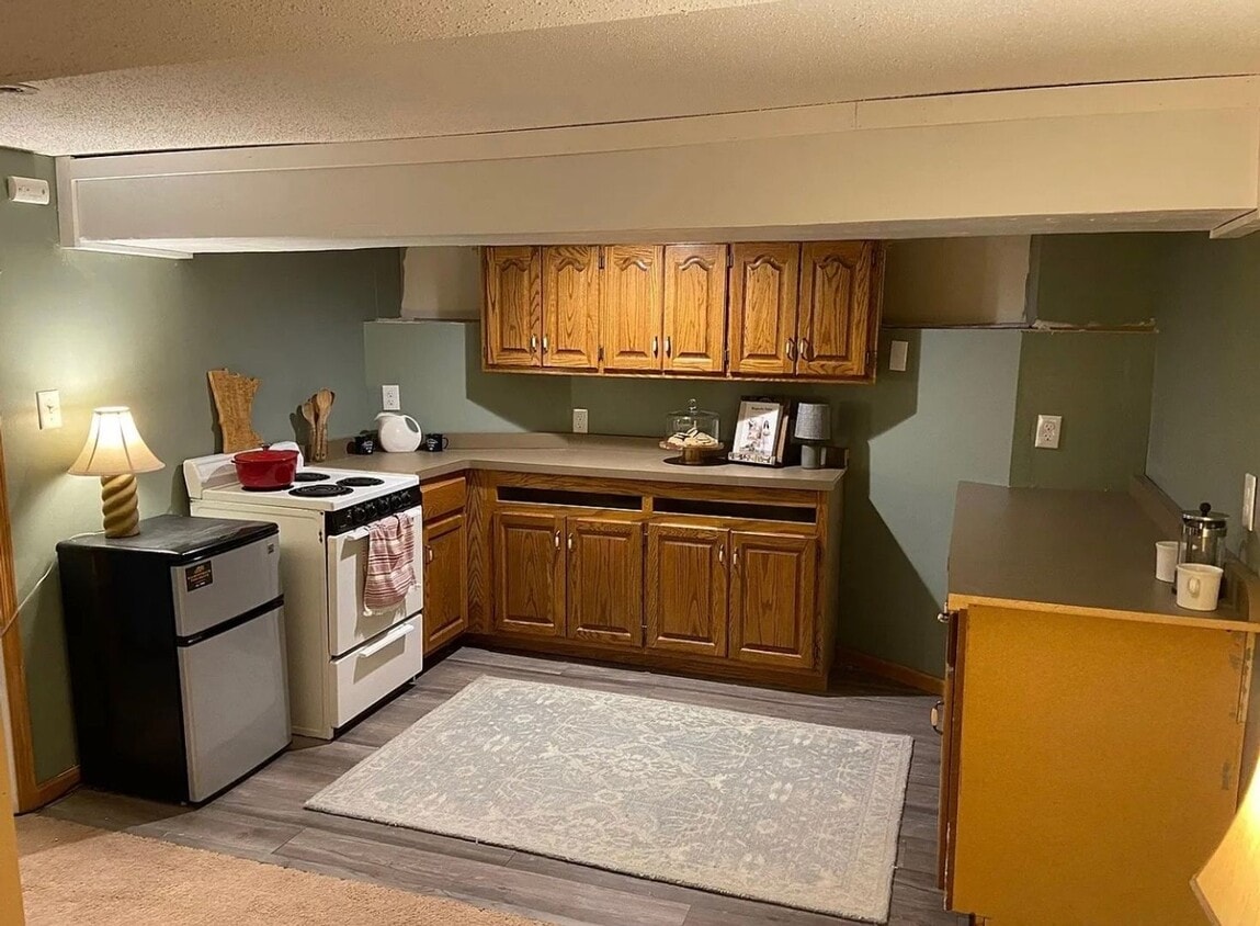 Building Photo - 1823 N Girard Ave