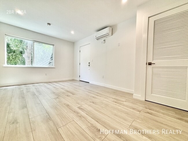 Foto del edificio - 562 N Kenmore Ave