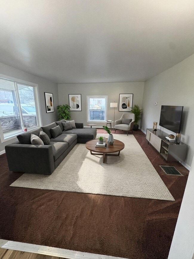 Building Photo - 205 S Broadway St