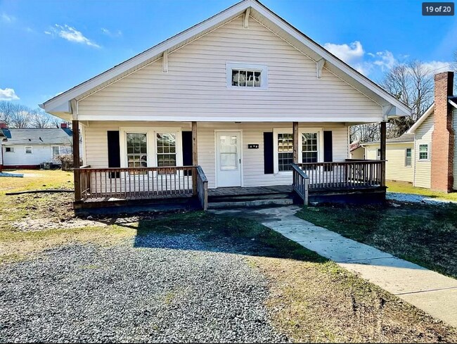 Foto del edificio - 721 E Morehead St