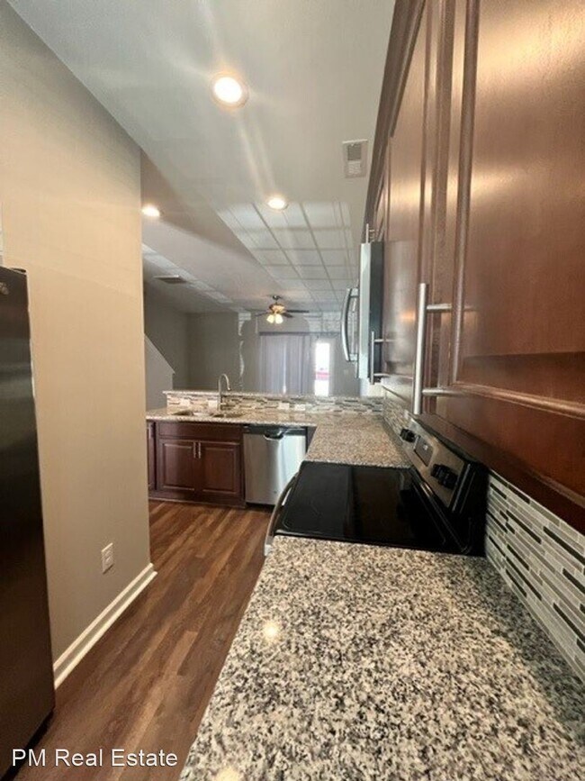 Building Photo - 2 br, 2.5 bath House - 111 Summerland Drive
